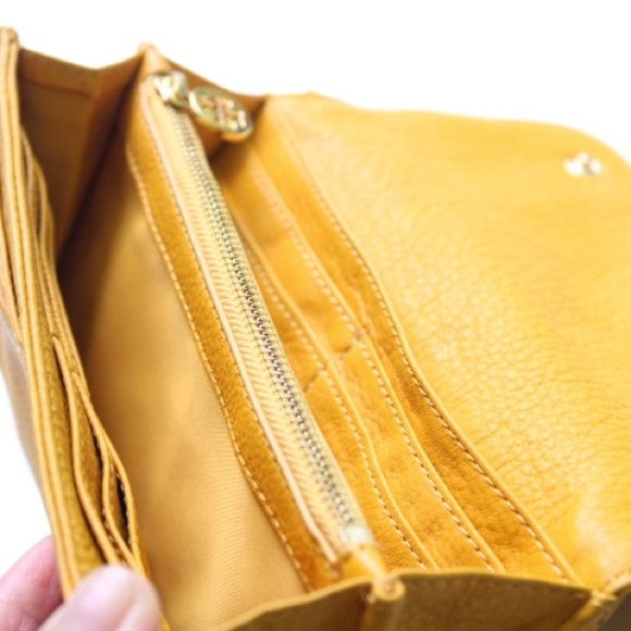 Tory Burch Amanda wristlet - Picture 6 of 16